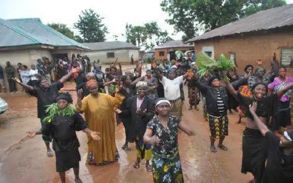 Gunmen Raze Village In Southern Kaduna, Kill Five Women